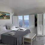 Alexander 3* Imerovigli (Santorini)