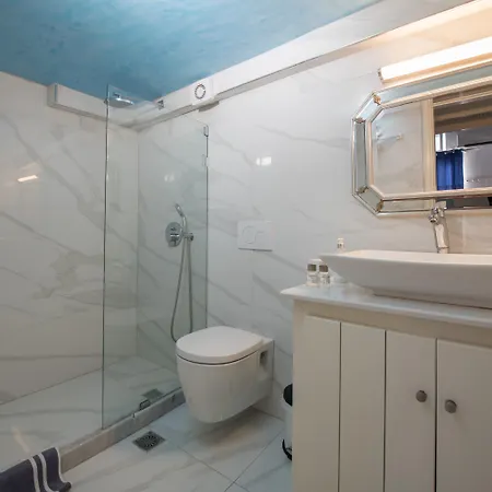 Alexander 3* Imerovigli (Santorini)