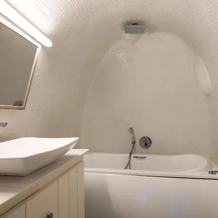 Alexander 3* Imerovigli (Santorini)