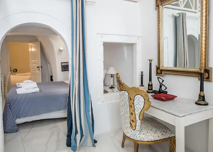 Alexander 3* Imerovigli (Santorini)